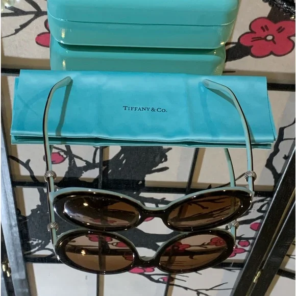 EUC ❤️Tiffany & Co Savanna O.S Retail $375.00 Gradient/Polarized round frame.? Tiffany & Co. TF3111 XL (58 - 16) with Blue lenses and Gold  main image 4